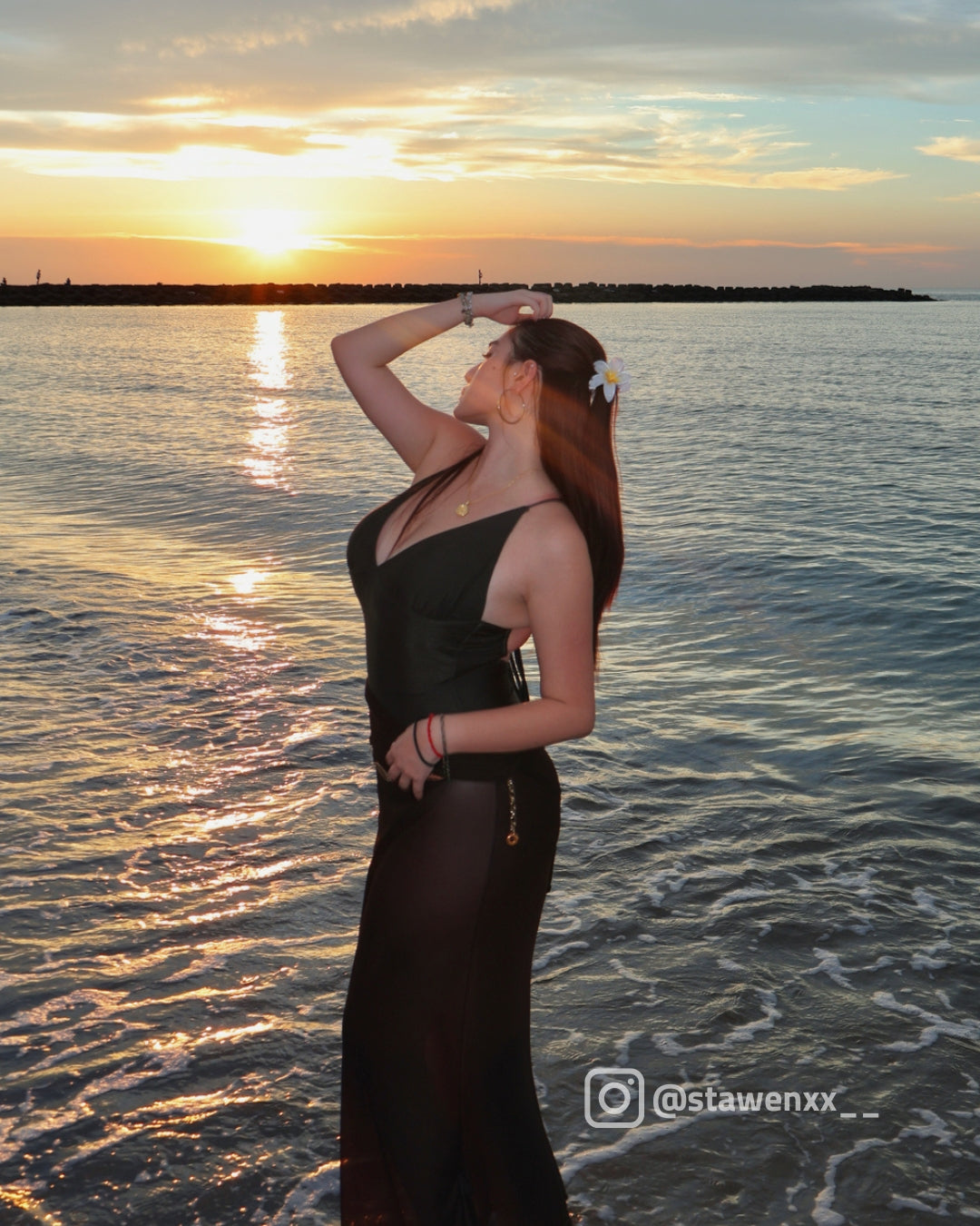 複膚/珠光 ~ 好萊塢深V露背泳裝 -玉翡綠