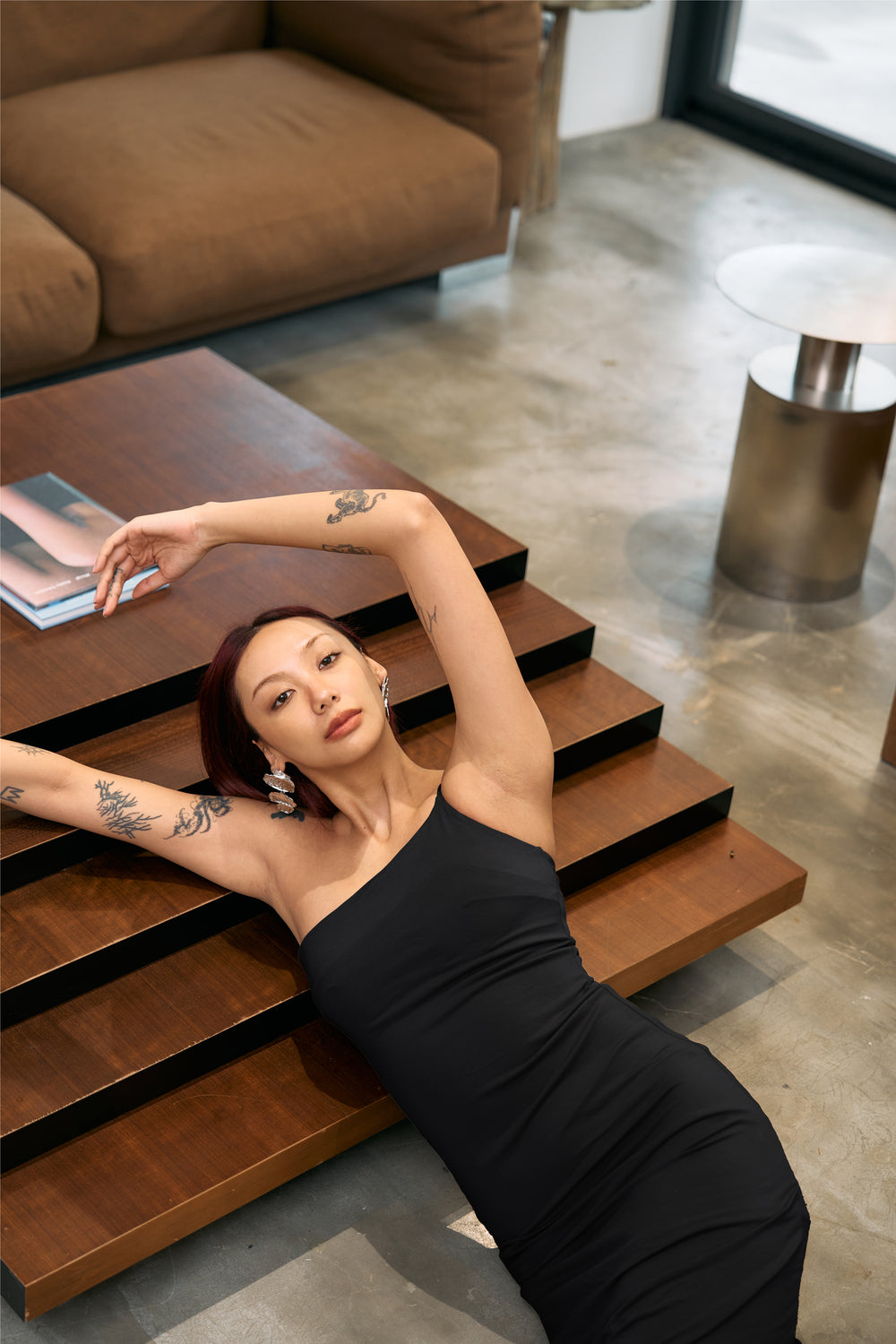 植萃高織 ~ 單邊細肩帶貼身仿膚洋裝 - 曜石黑