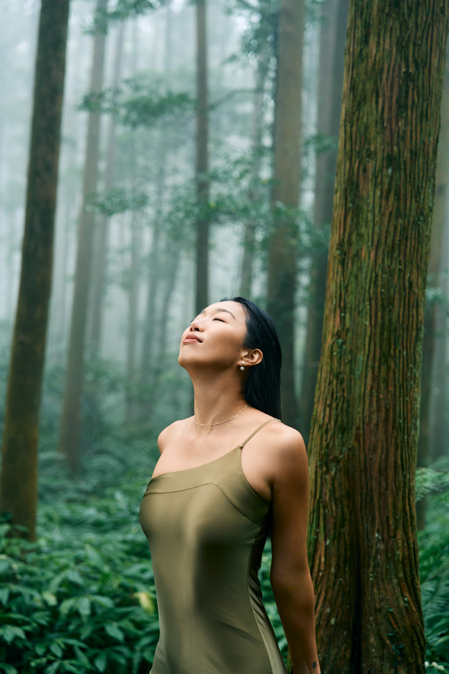 複膚/絲光 - 單邊細肩帶貼身仿膚洋裝 - 蒼欖綠
