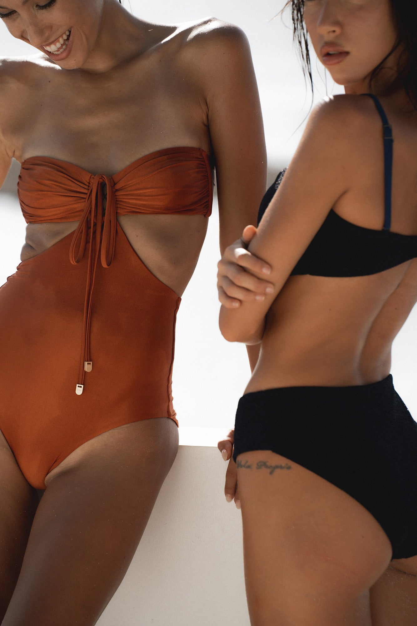 粼粼 | 曲線剪裁泳裝上衣 2024 - 深海藍