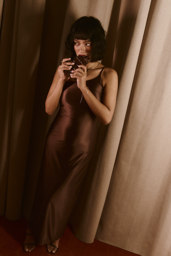 複膚/絲光 - 單邊細肩帶貼身仿膚洋裝 - 瑪雅可可