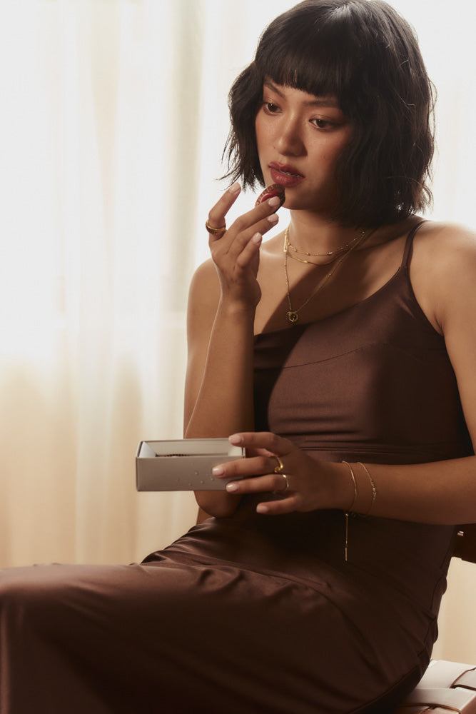 複膚/絲光 - 單邊細肩帶貼身仿膚洋裝 - 瑪雅可可