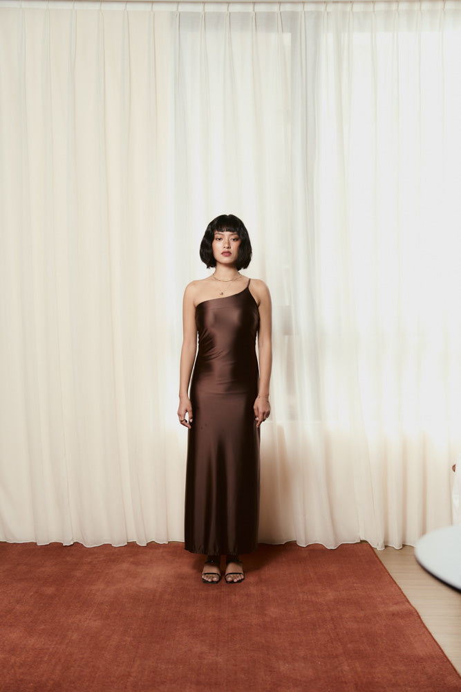 複膚/絲光 - 單邊細肩帶貼身仿膚洋裝 - 瑪雅可可