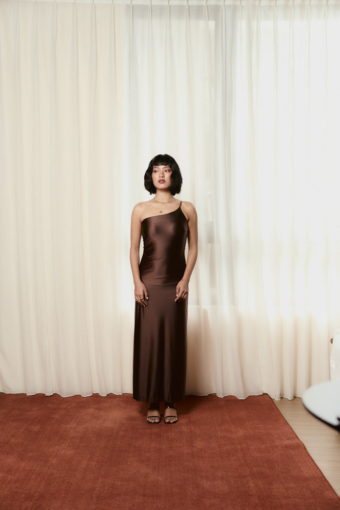 複膚/絲光 - 單邊細肩帶貼身仿膚洋裝 - 瑪雅可可