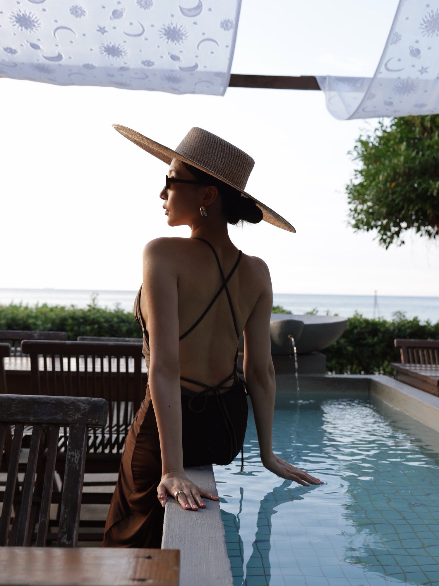 複膚/珠光 ~ 好萊塢深V露背泳裝 -玉翡綠